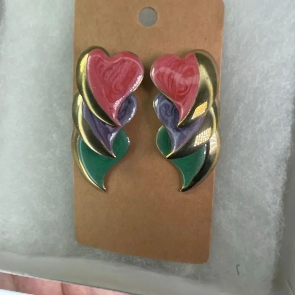 Vintage heart dangle enameled long earrings.